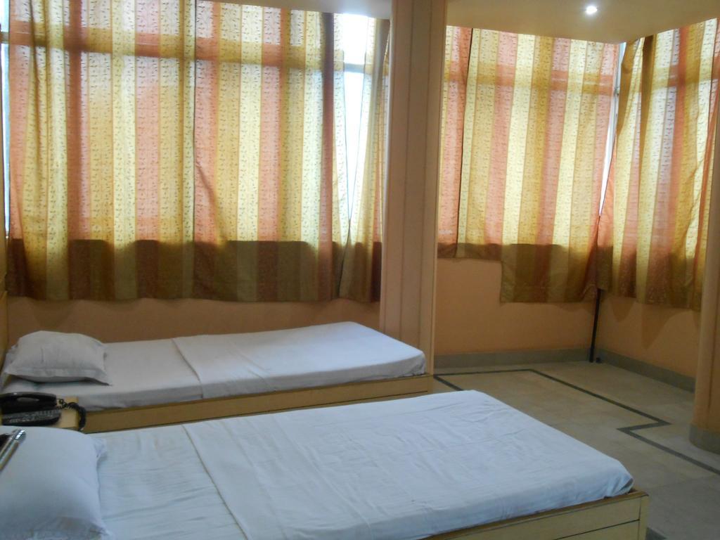 Kings Crown Salt Lake Колката Номер фото