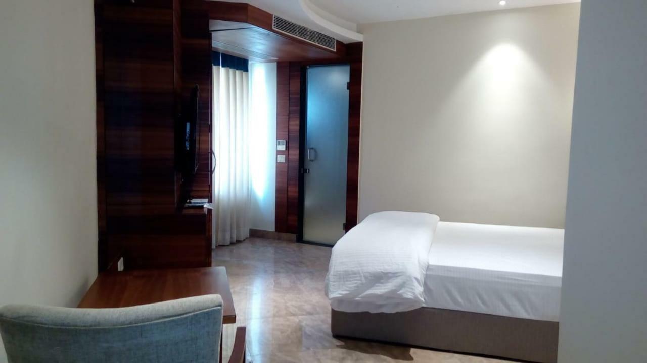 Kings Crown Salt Lake Колката Екстер'єр фото