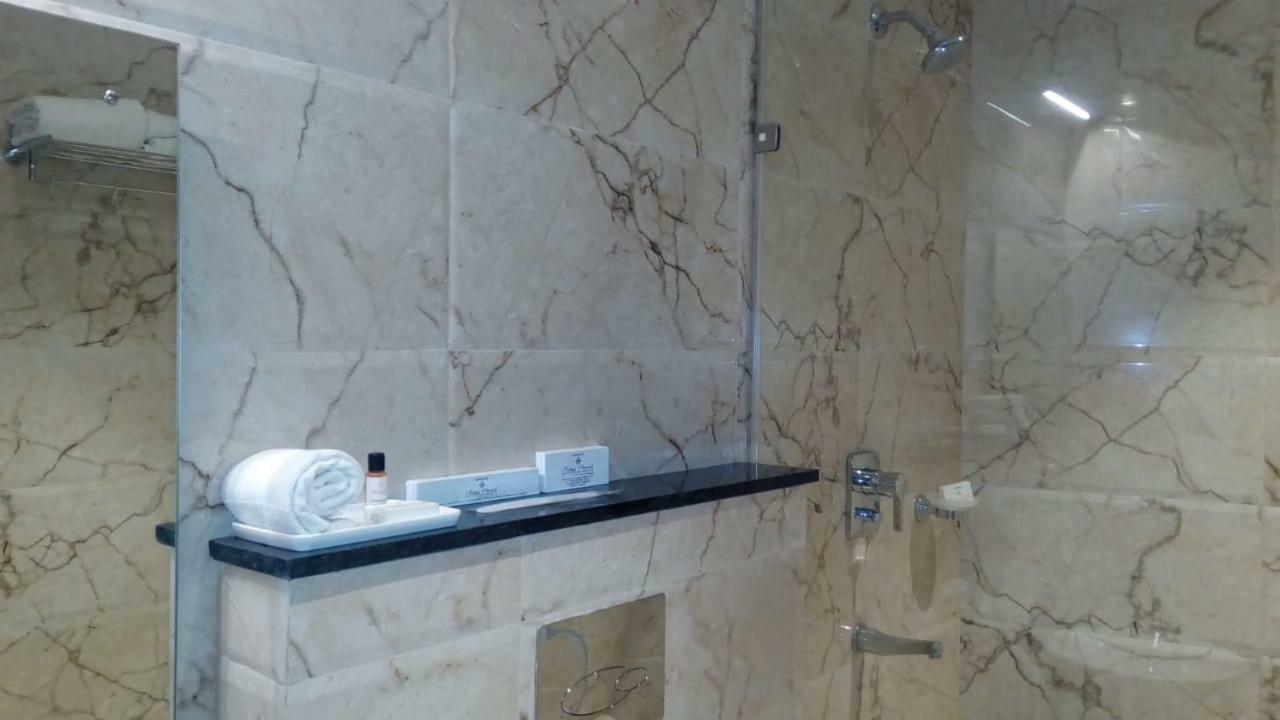 Kings Crown Salt Lake Колката Екстер'єр фото