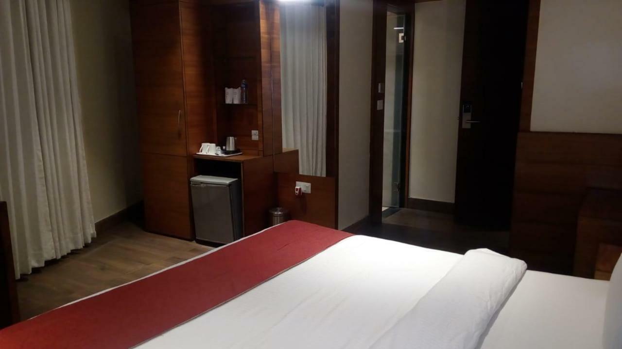 Kings Crown Salt Lake Колката Екстер'єр фото