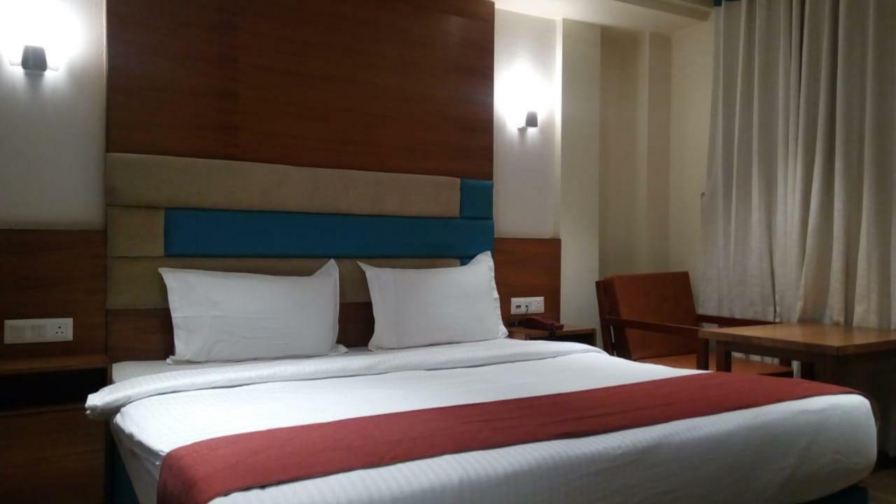 Kings Crown Salt Lake Колката Екстер'єр фото